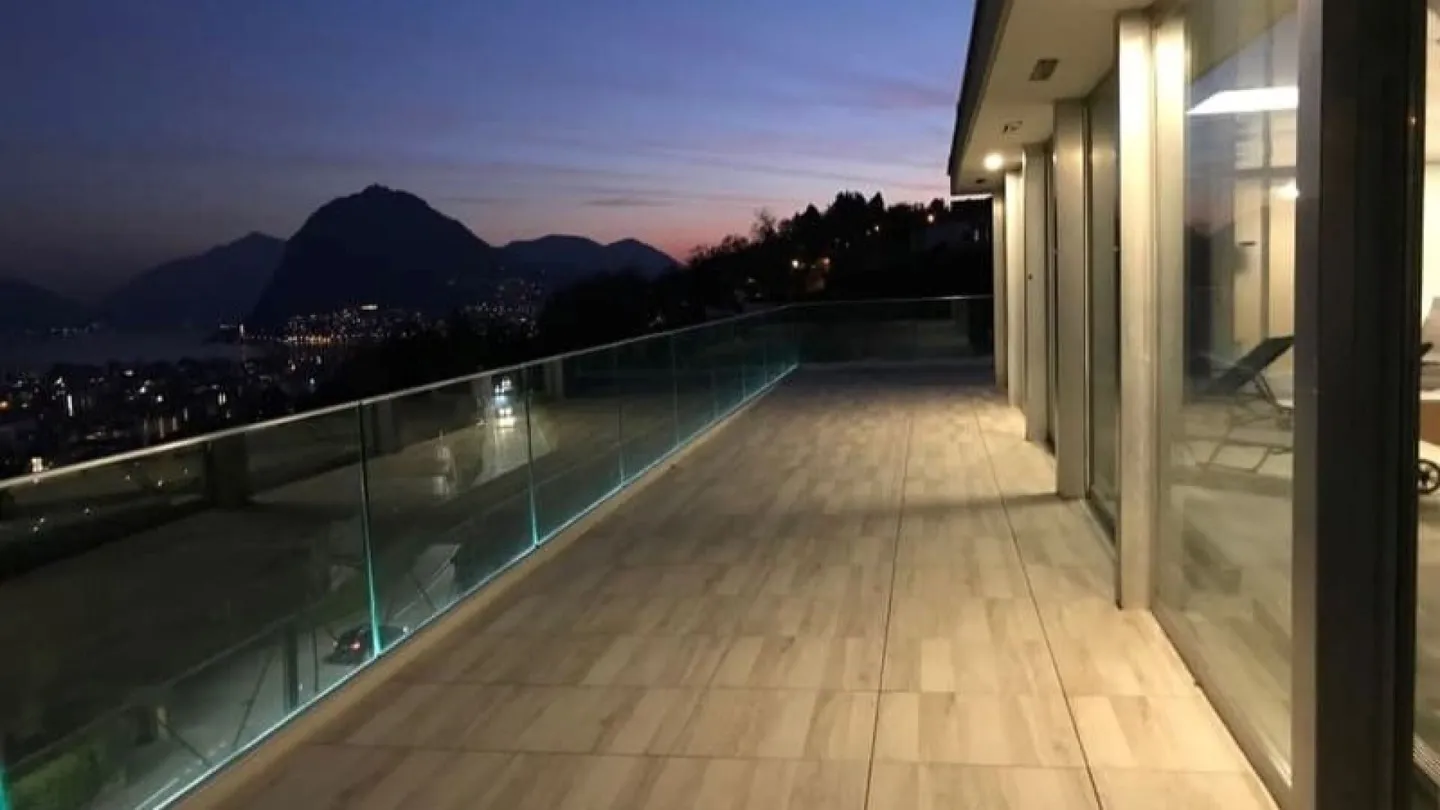 Appartamento di prestigio con piscina condominiale e panorama mozzafiato - Foto 17 di 18