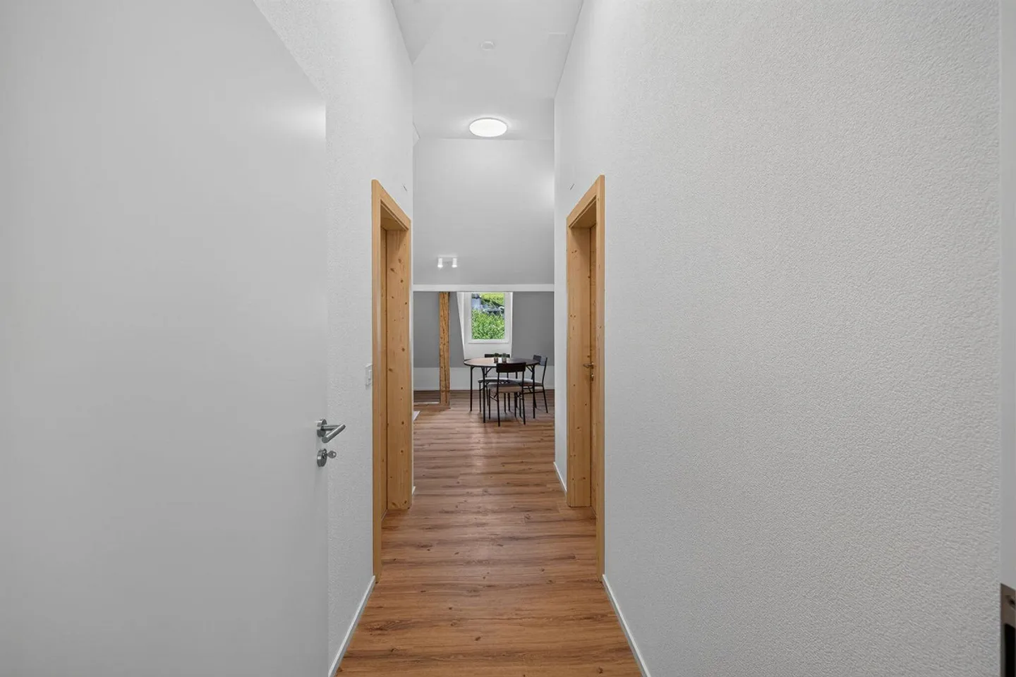 Appartamento attico arredato in una posizione tranquilla e soleggiata - Foto 11 di 12