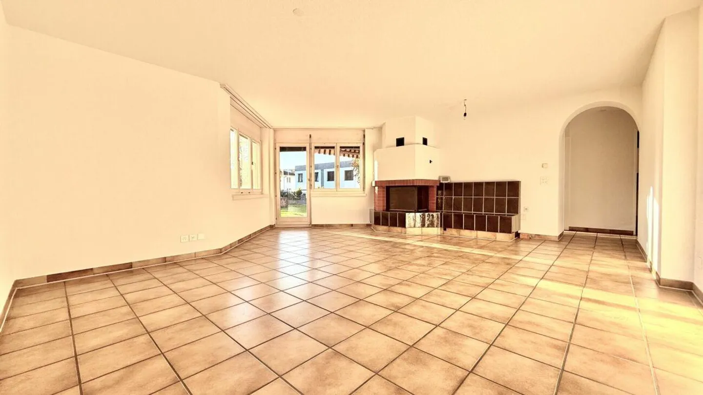 Sunny Ground Floor Apartment with Charm - Photo 4 of 12