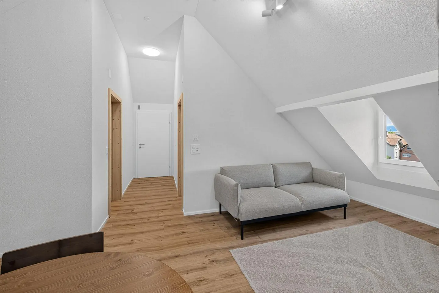 Appartamento attico arredato in una posizione tranquilla e soleggiata - Foto 7 di 12
