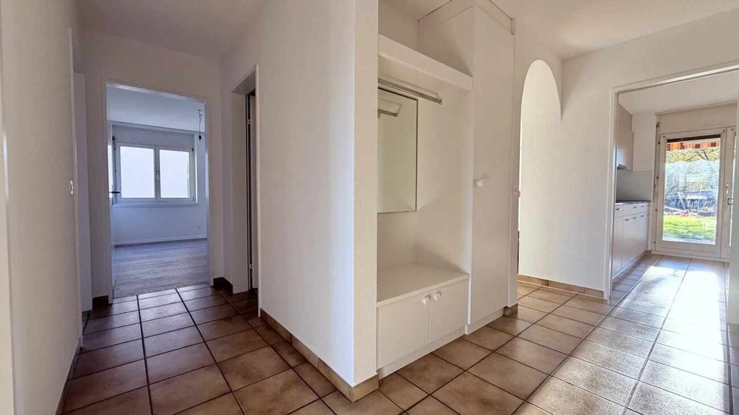 Sunny Ground Floor Apartment with Charm - Photo 5 of 12