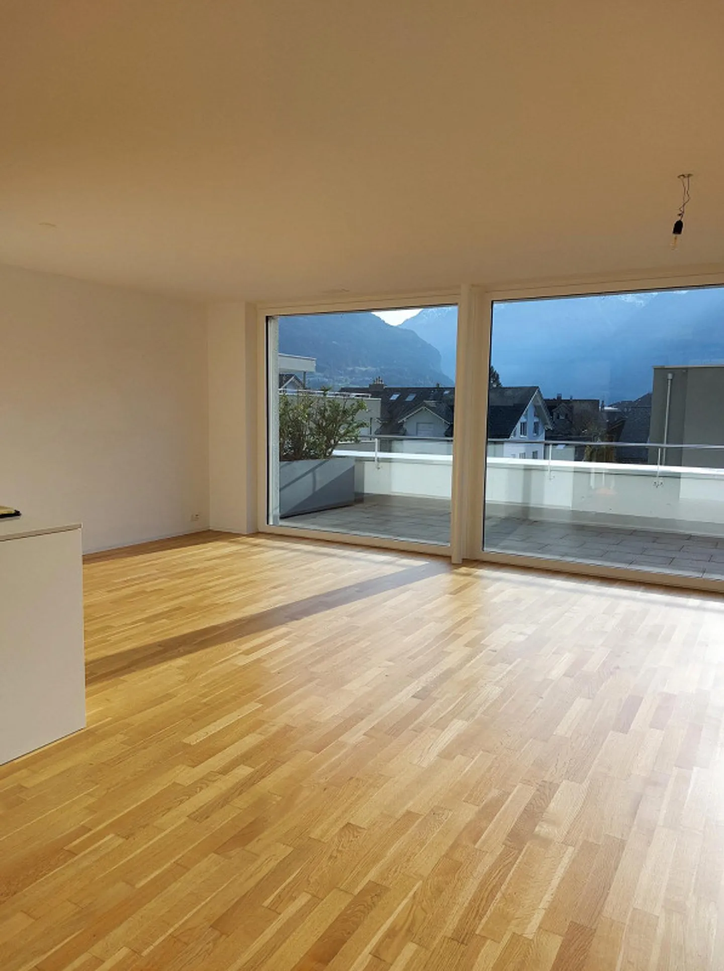 4.5-room penthouse apartment with large roof terrace - Photo 1 of 13