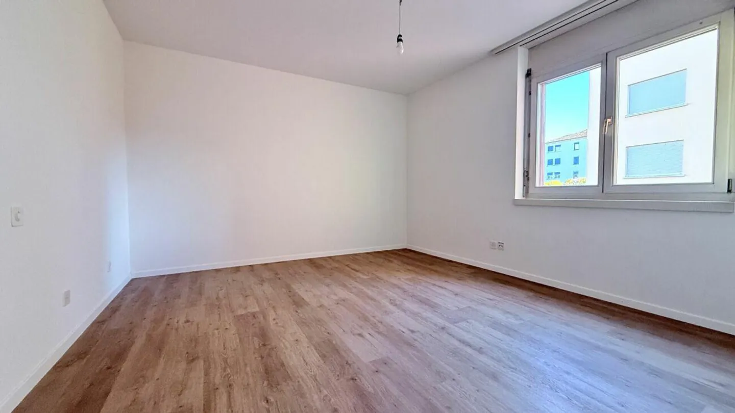 Sunny Ground Floor Apartment with Charm - Photo 6 of 12