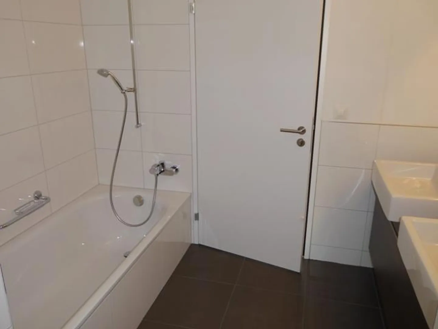 4.5-room penthouse apartment with large roof terrace - Photo 11 of 13