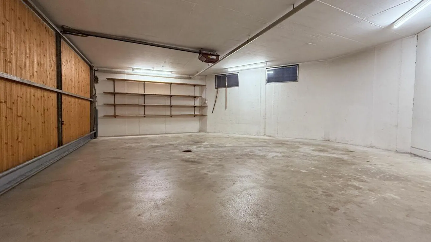 Sunny Ground Floor Apartment with Charm - Photo 11 of 12