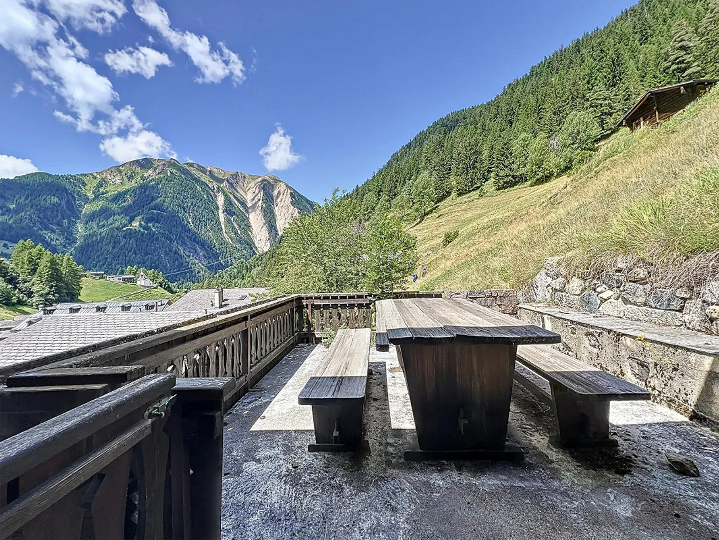 Charming Chalet Above the Rooftops of Binn - Photo 13 of 15