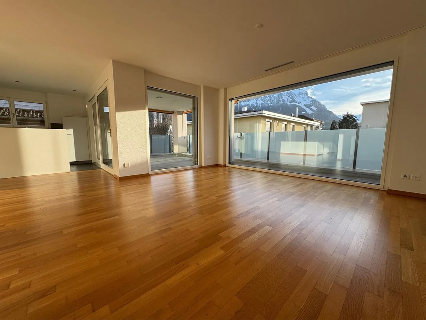 Appartamento moderno nel centro di Schwyz - Foto 1 di 11