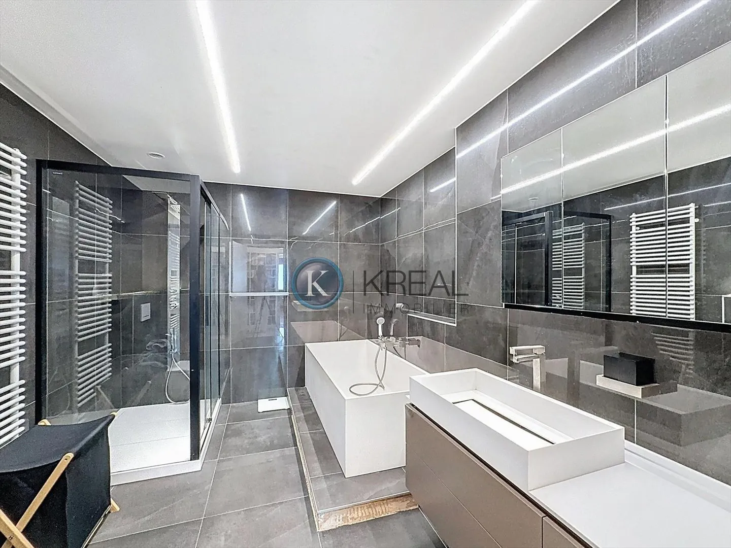 Rare for Sale: Exclusive Apartment with Terrace and Breathtaking Panorama! - Photo 7 of 10