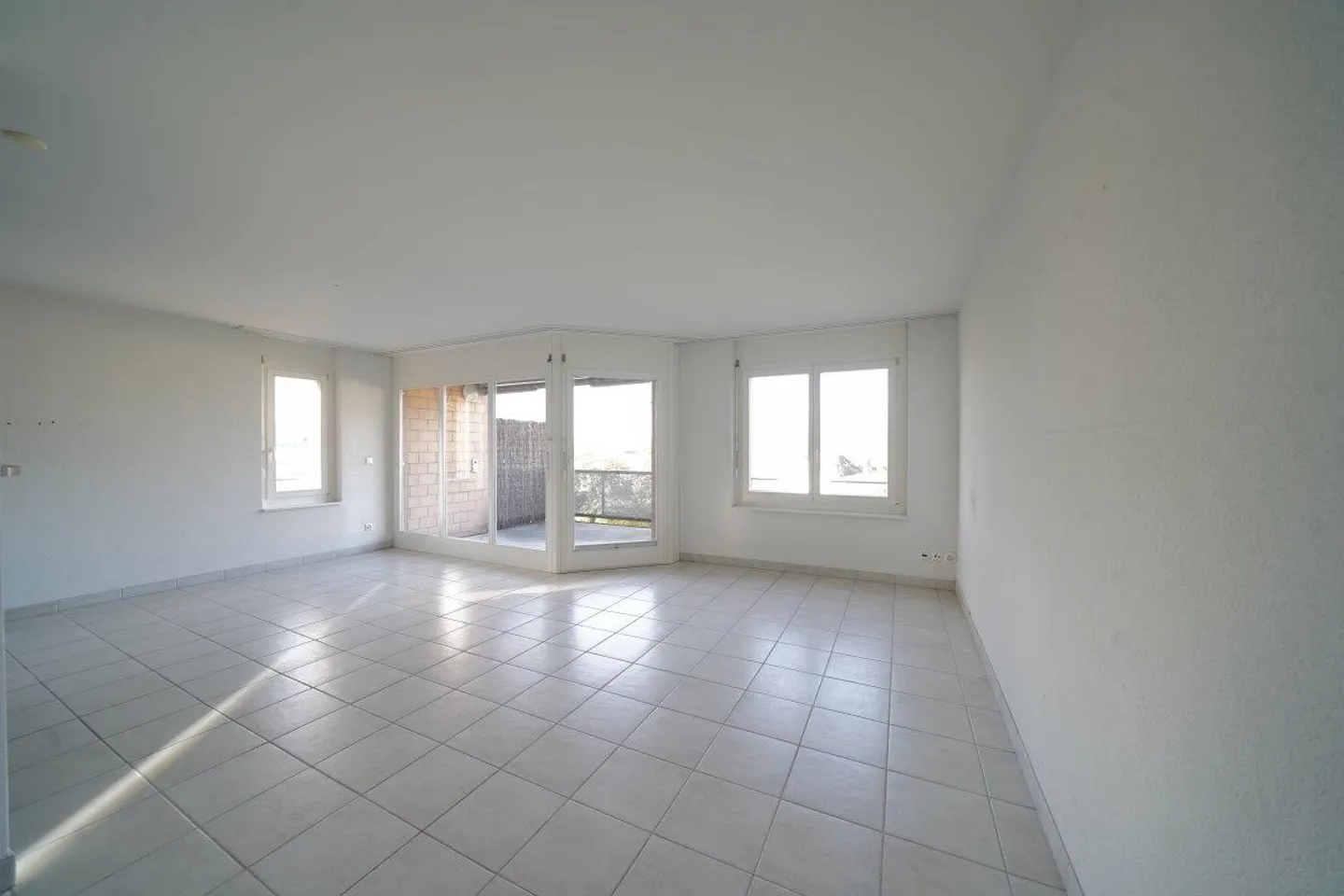 Sunny Apartment with Balcony - Photo 5 of 16