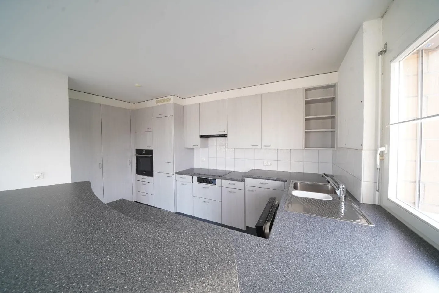 Sunny Apartment with Balcony - Photo 7 of 16