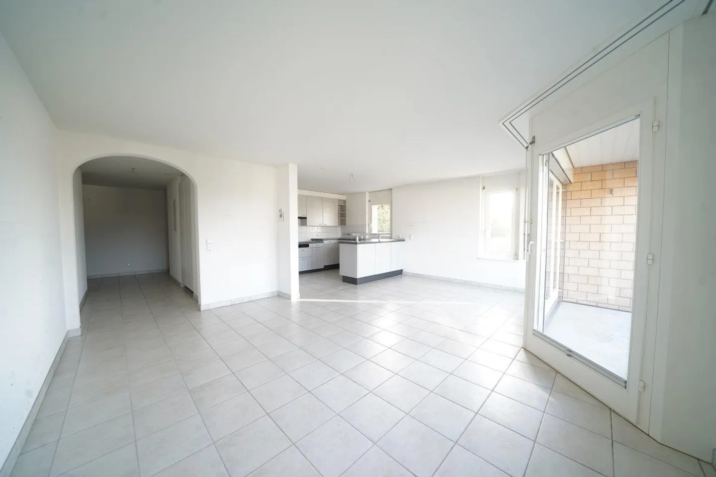 Sunny Apartment with Balcony - Photo 3 of 16