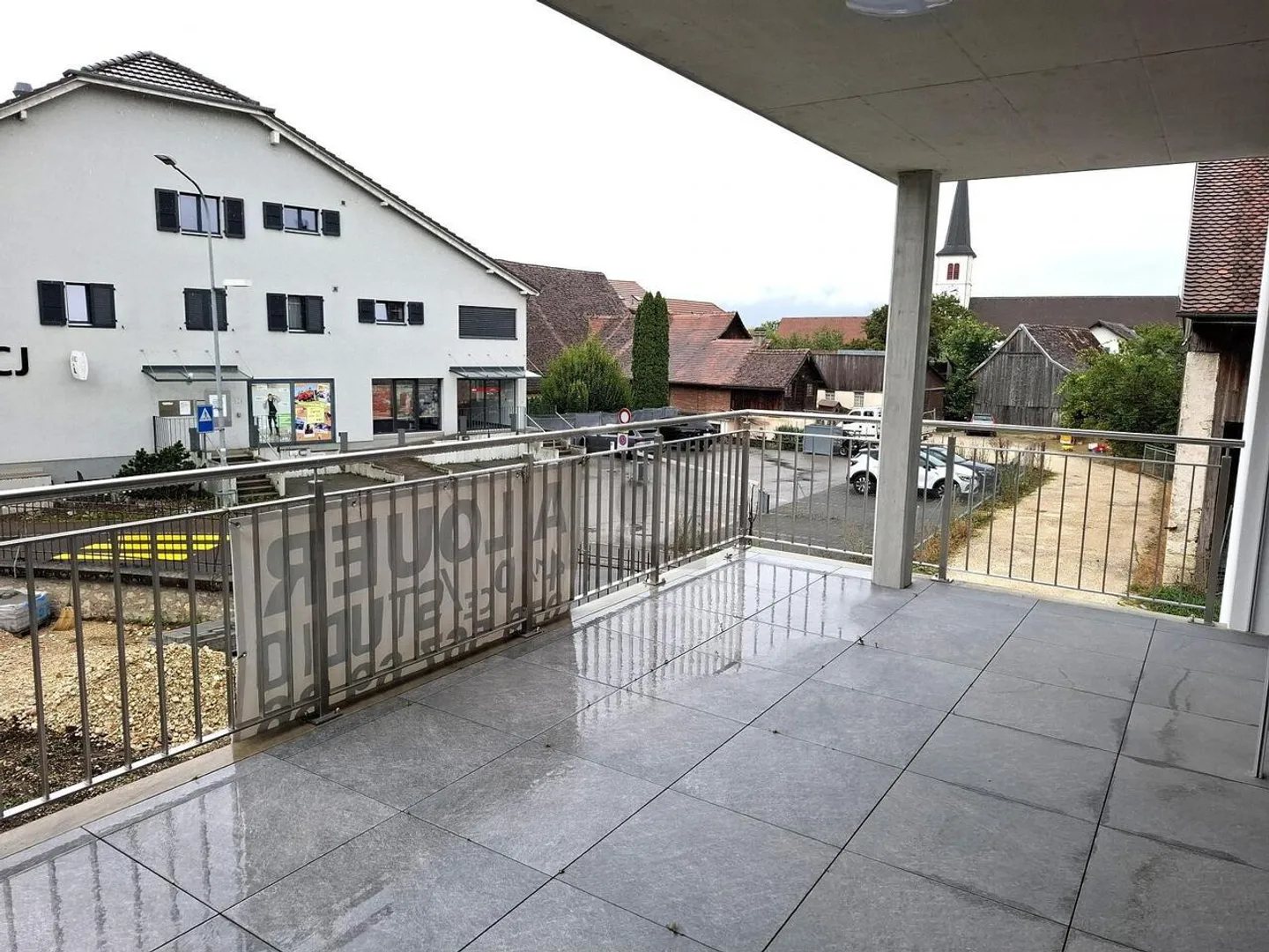 NEU, GERÄUMIG UND MODERN - Foto 3 von 6