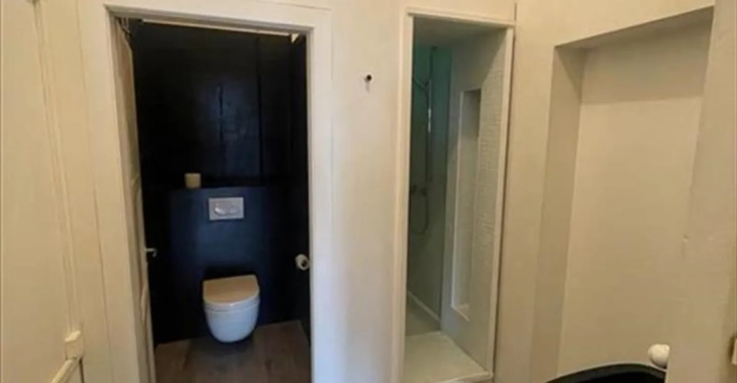 Mixed-use building for rent - Photo 6 of 6