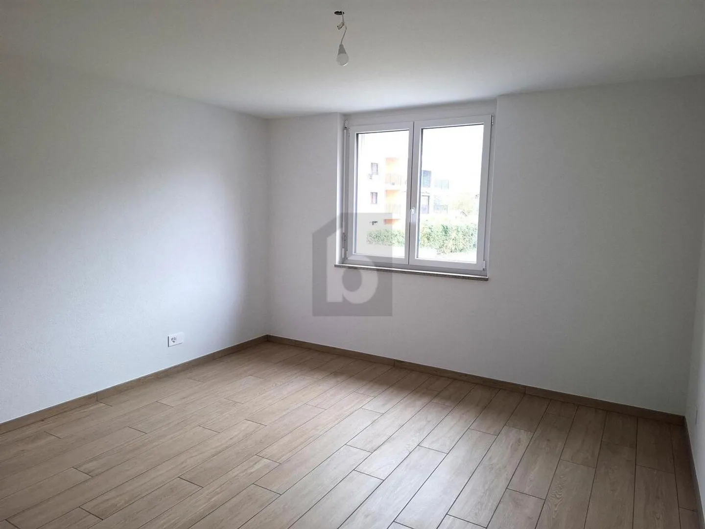 NEU, GERÄUMIG UND MODERN - Foto 5 von 6