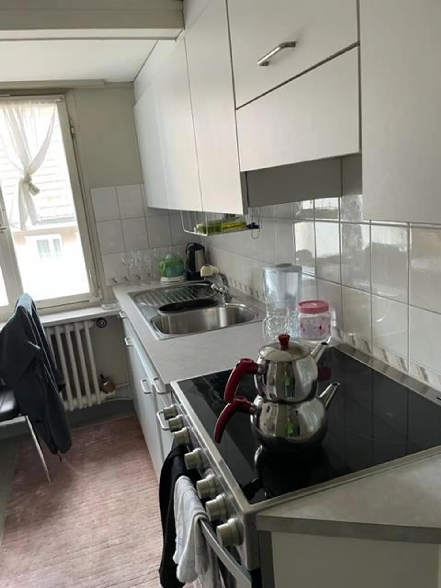 Incantevole appartamento di 3 stanze in un vecchio edificio nel cuore di Herisau - Foto 4 di 11