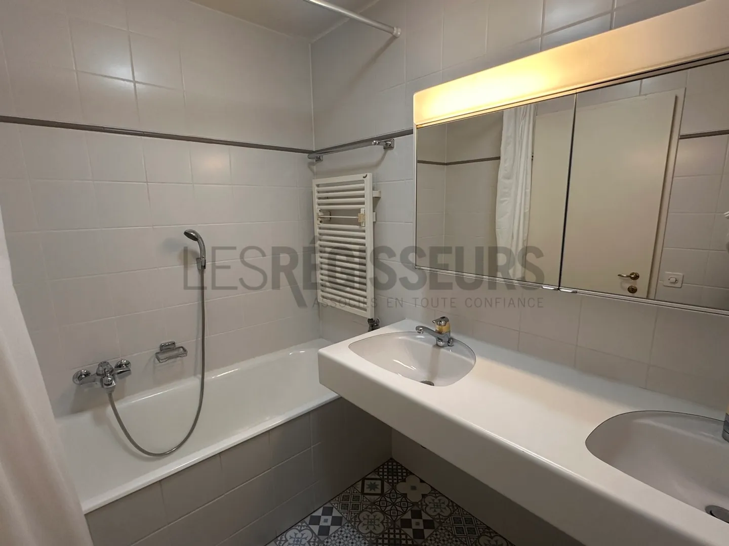 5-room apartment with balcony in a quiet environment - Photo 4 of 7