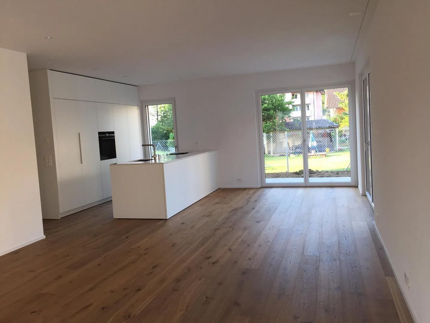 Casa unifamiliare moderna di 5,5 locali con standard di finitura di alta qualità - Foto 3 di 14