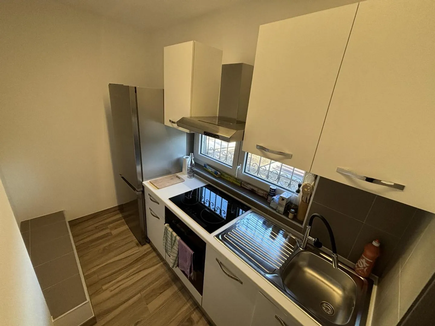 «Appartamento di 2.5 locali moderno, ristrutturato ai Margini di Losone» - Foto 2 di 11