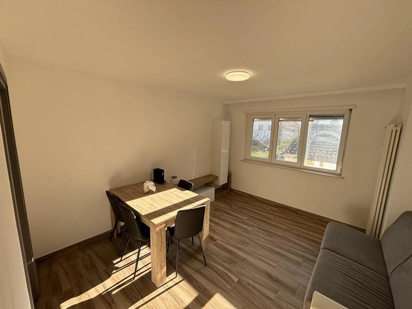«Appartamento di 2.5 locali moderno, ristrutturato ai Margini di Losone» - Foto 3 di 11