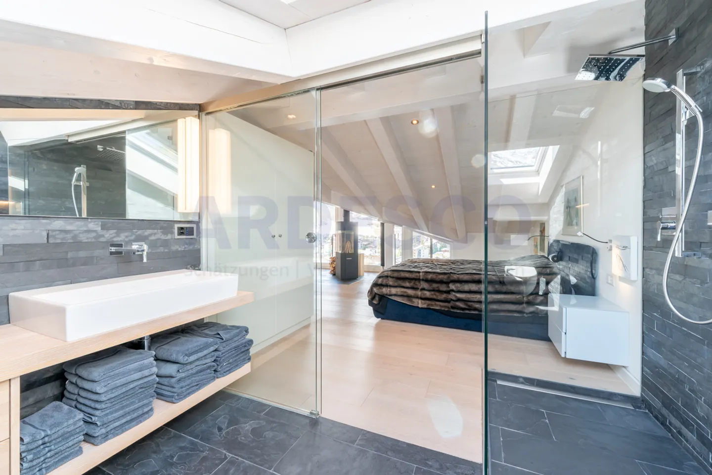 Au-dessus des toits de Saas-Fee - Photo 11 sur 19