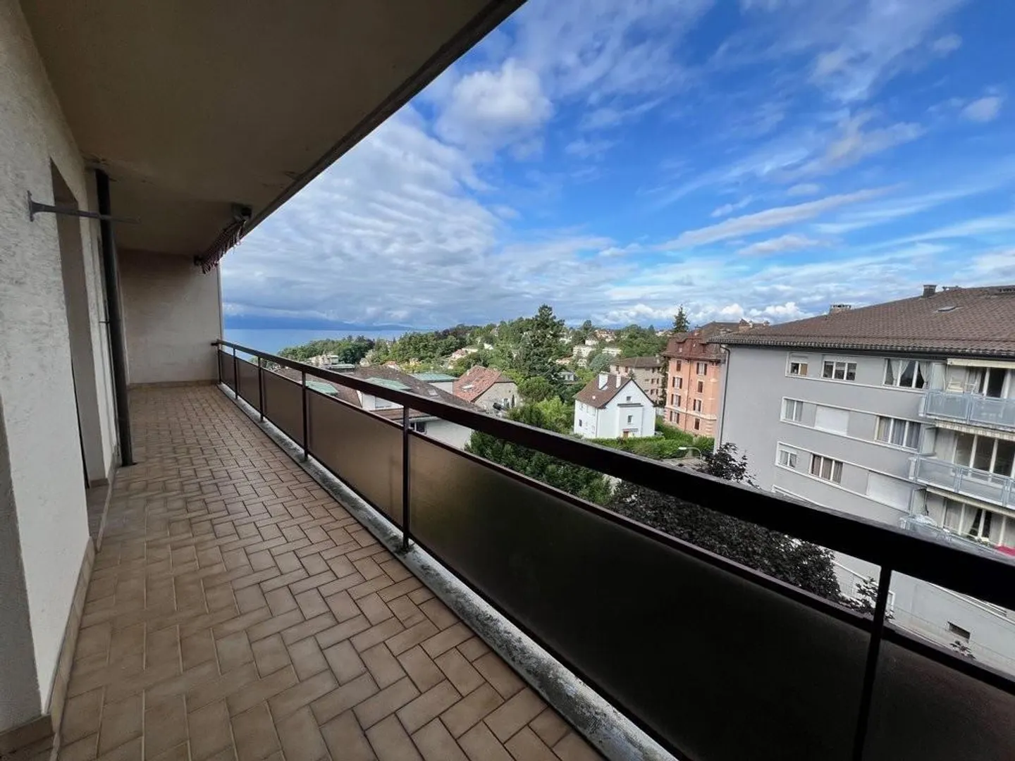 Appartement Charmant dans Quartier Calme - Photo 3 sur 8