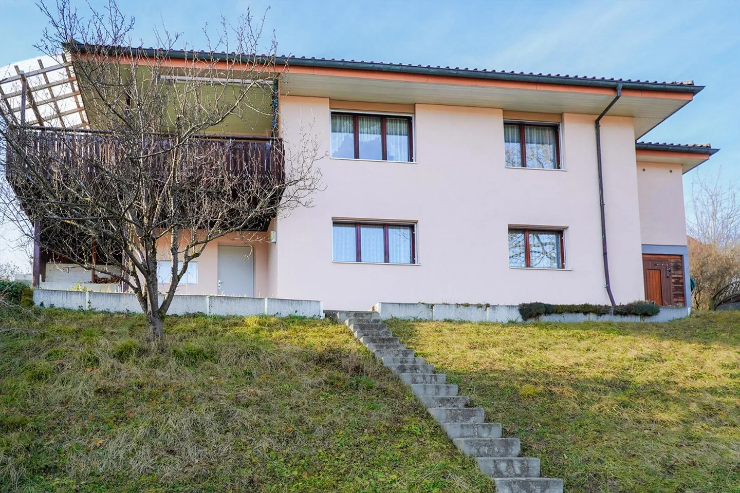 Detached single-family house with large garden and plenty of potential - Photo 5 of 19