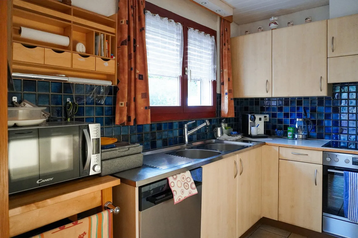 Detached single-family house with large garden and plenty of potential - Photo 10 of 19