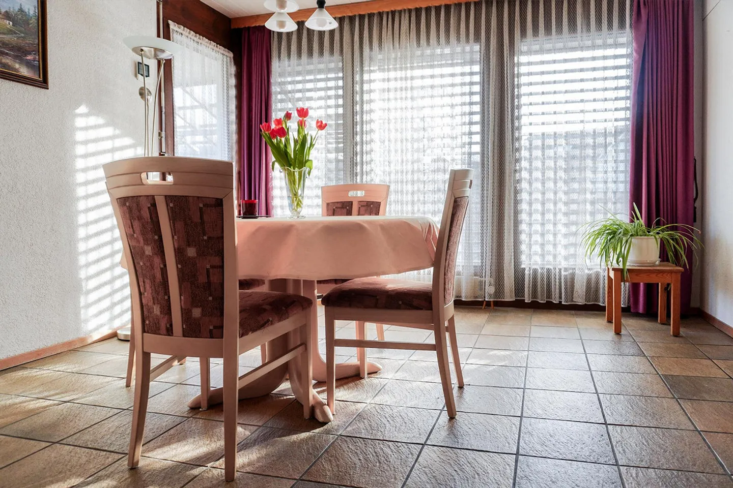 Detached single-family house with large garden and plenty of potential - Photo 8 of 19