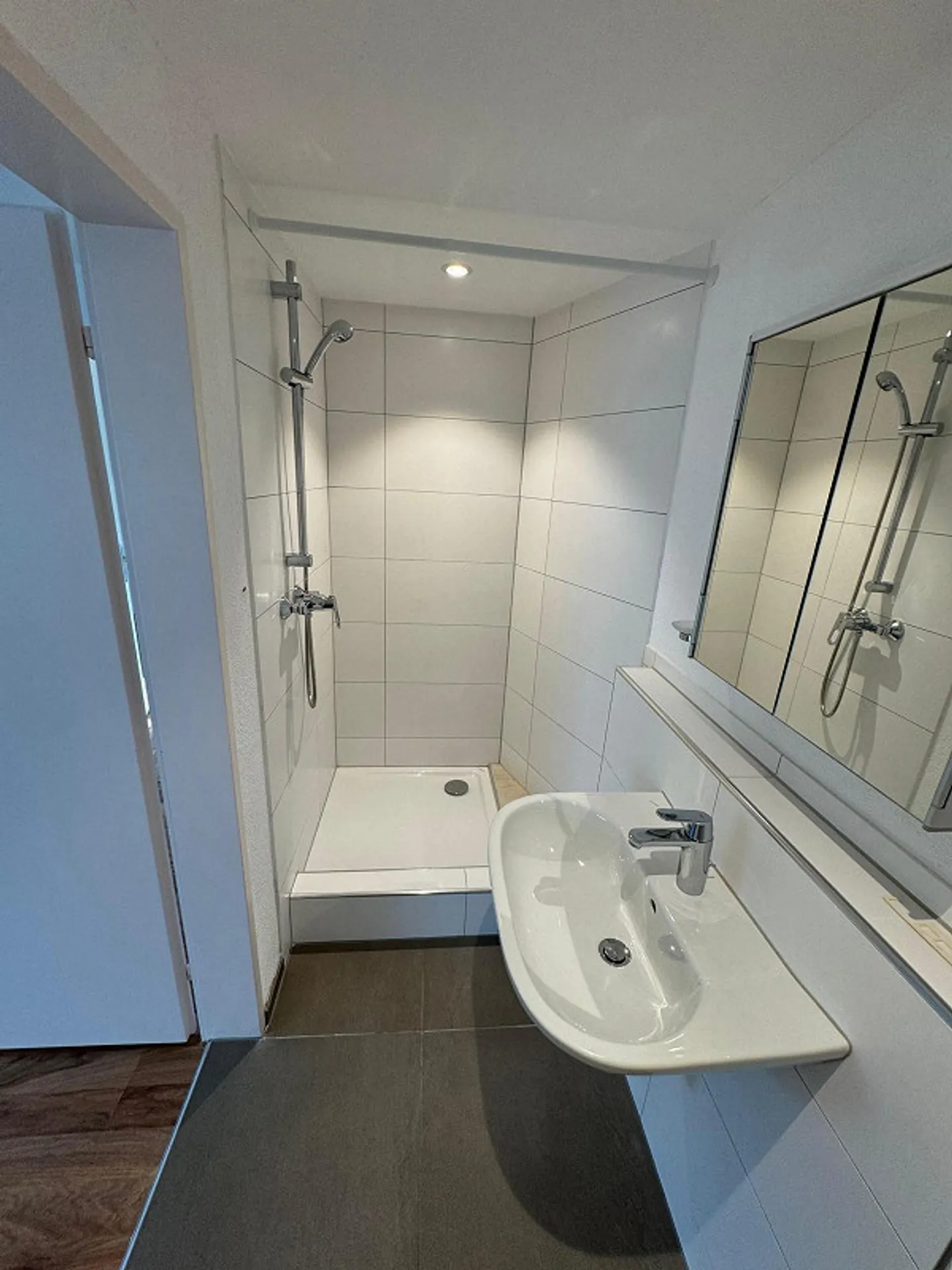 Belle penthouse de 2,5 pièces avec grande terrasse - Photo 8 sur 9