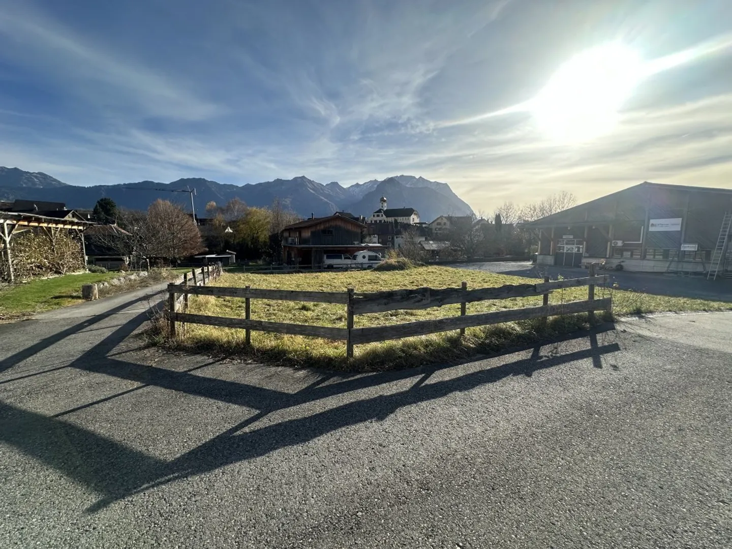 Charmantes Grundstück mit Bergsicht - Foto 2 von 5