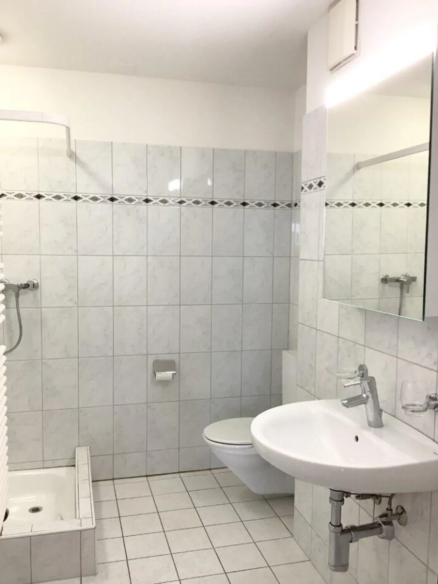 Charmante appartement de 4,5 pièces dans un emplacement central - Photo 5 sur 10