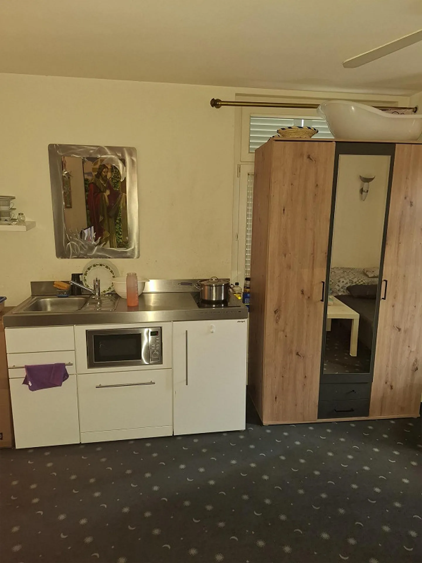 Studio Apartment - Photo 2 of 3