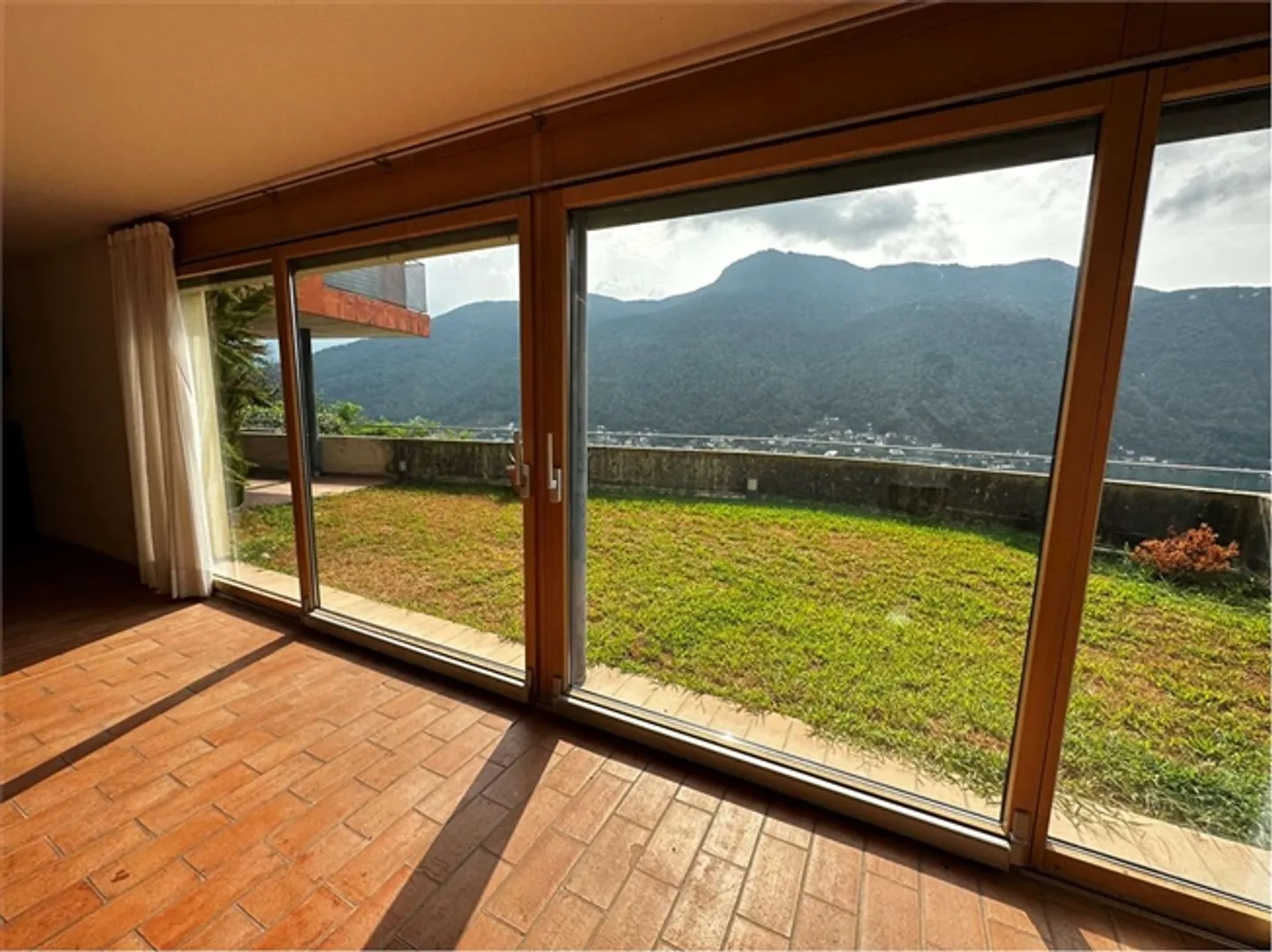 Villa with magnificent lake view in Vico Morcote - Photo 14 of 20