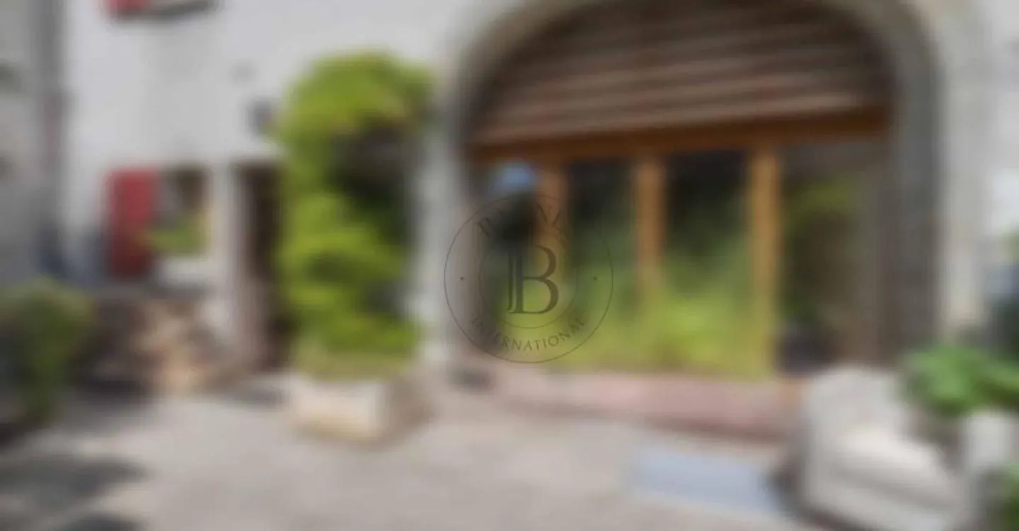 Co-Exclusive! Magnificent village house - Photo 1 of 2