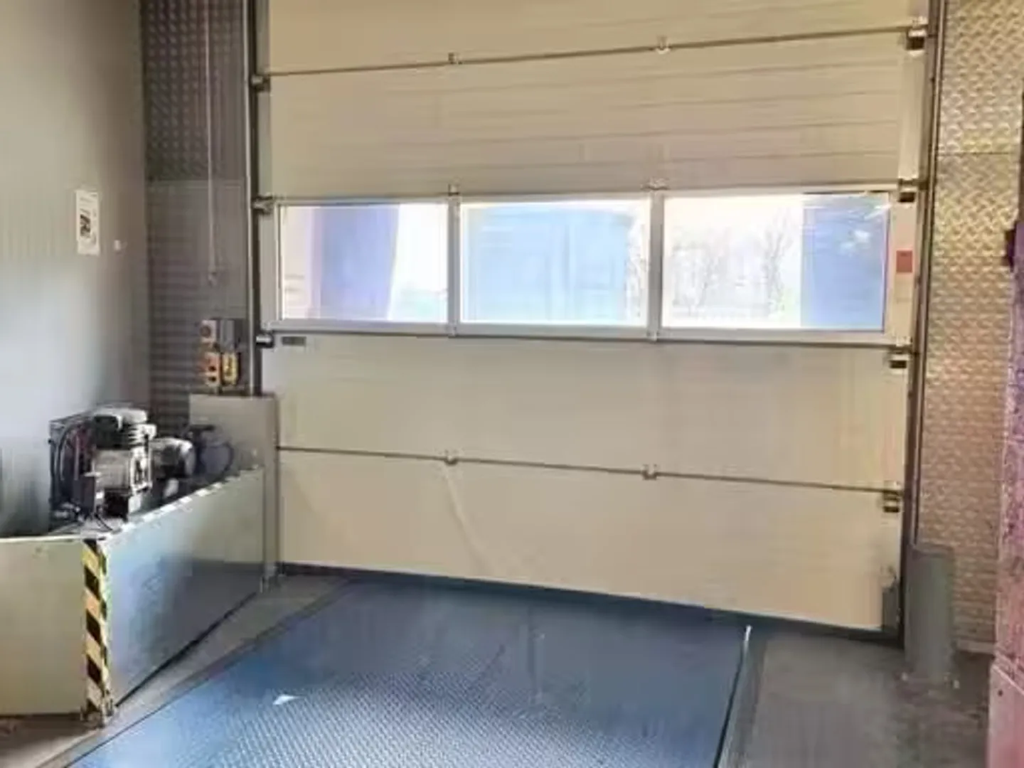 Magazzino spazioso con accesso esclusivo - Foto 2 di 2