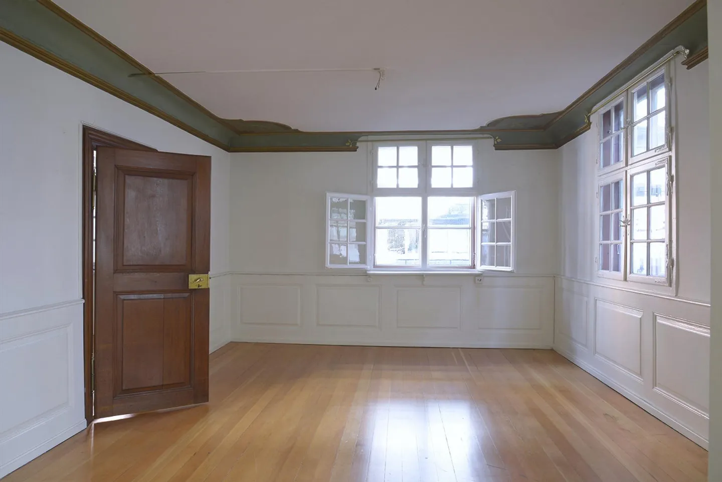 Charming old apartment in the heart of Basel - Photo 2 of 9