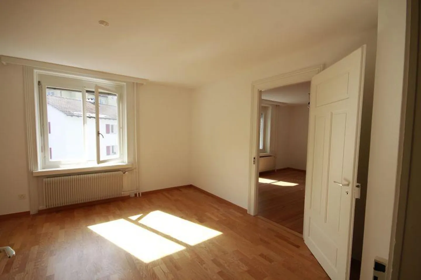 Bright 4 Room Apartment - Photo 5 of 8