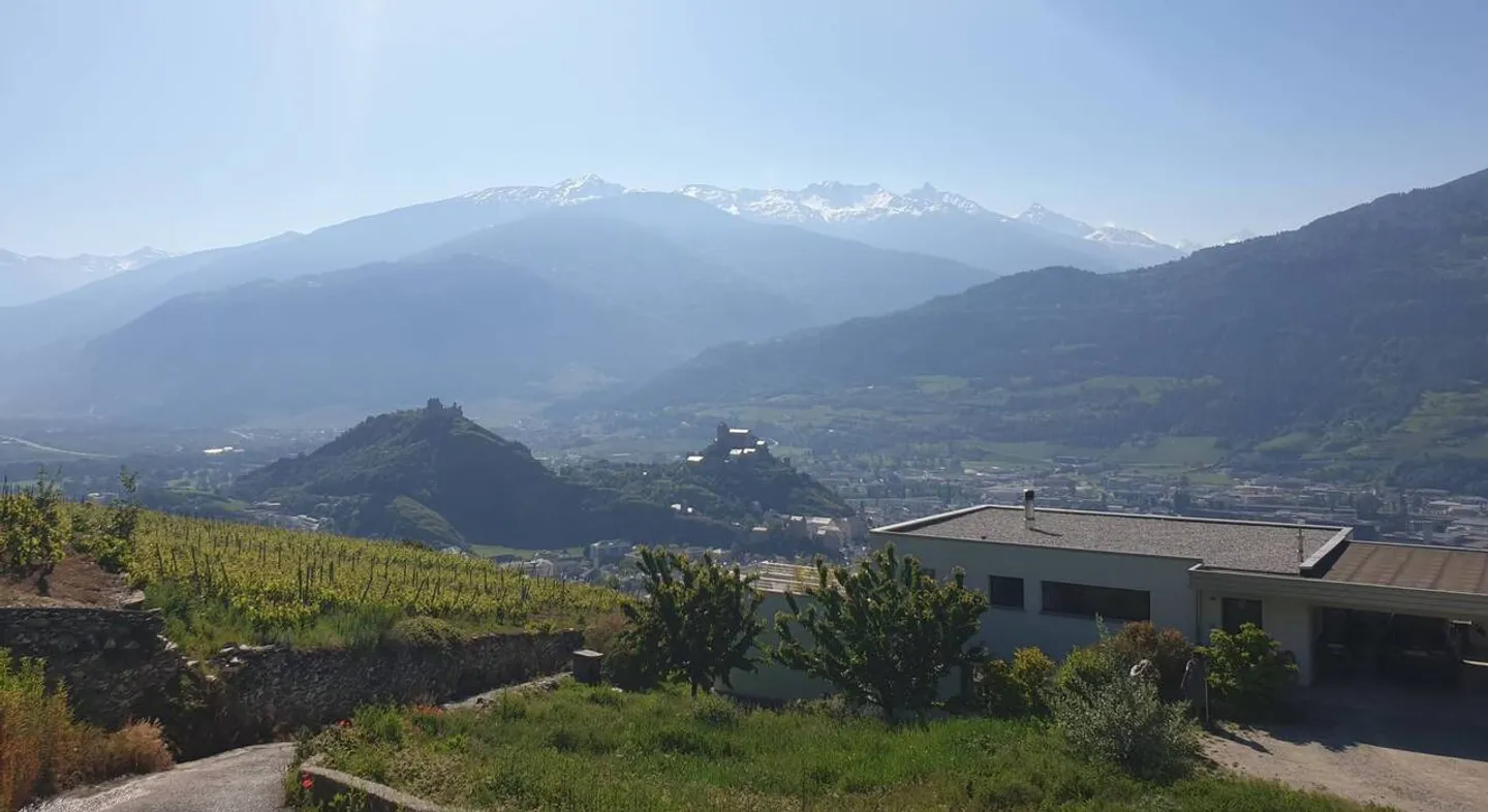 5,5 camere di alto standard - vista grandiosa sui castelli - Foto 3 di 8