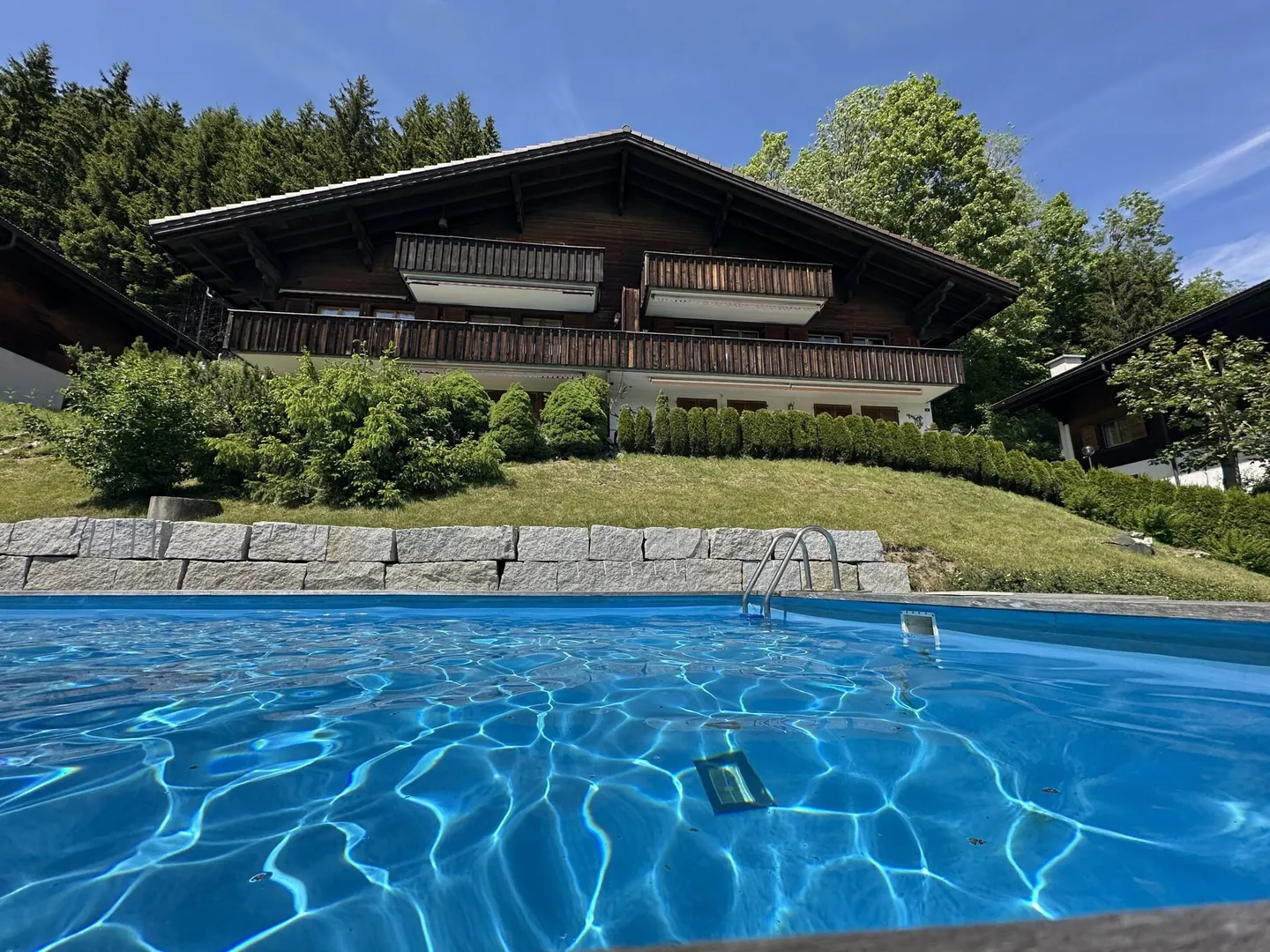 1-Bedroom apartment with fantastic view in Saanen for seasonal rent Summer 2026 - Photo 8 of 9