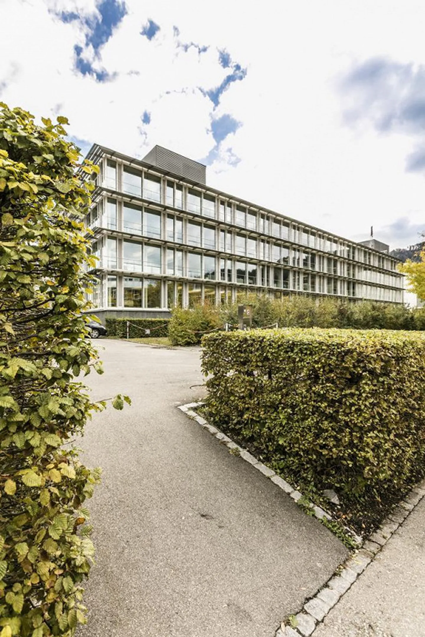 Büroflächen zwischen 65 und 455 m2 / Ausgebaut und Bezugsbereit - Foto 1 von 4