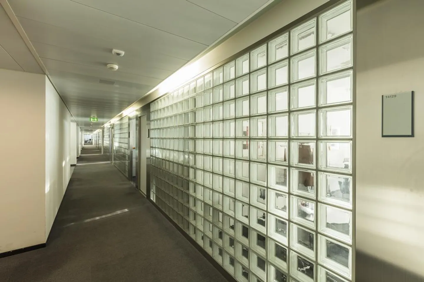 Büroflächen zwischen 65 und 455 m2 / Ausgebaut und Bezugsbereit - Foto 2 von 4