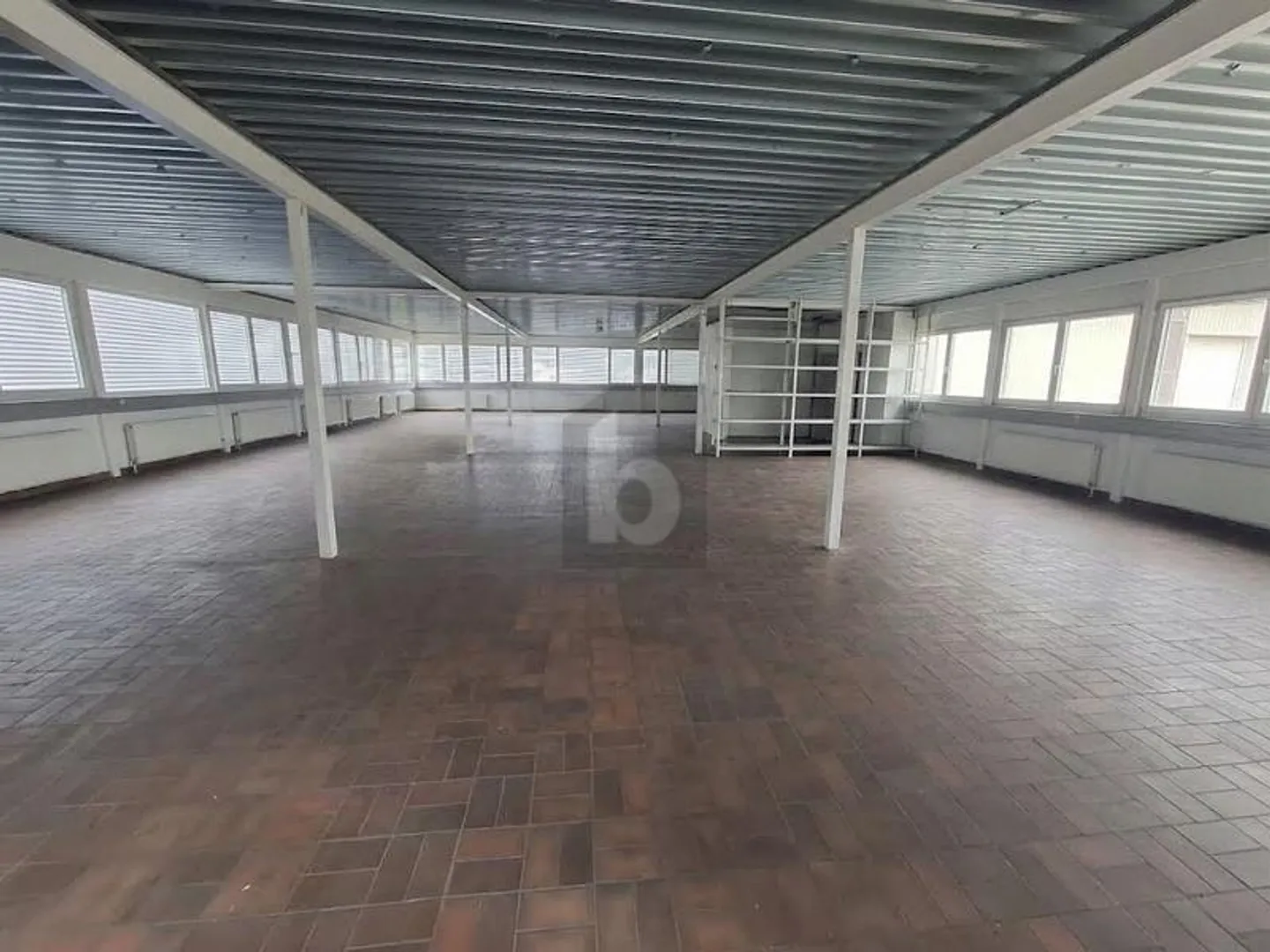BRIGHT, SPACIOUS AND PRACTICAL - Photo 2 of 6