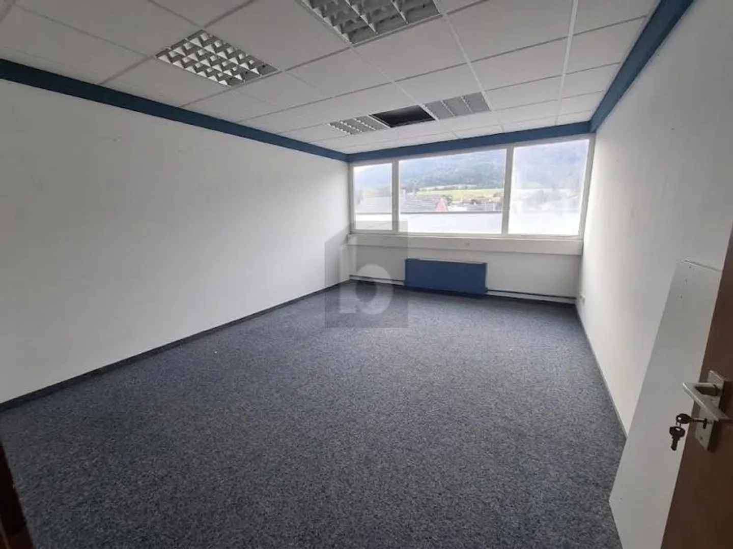 BRIGHT, SPACIOUS AND PRACTICAL - Photo 5 of 6
