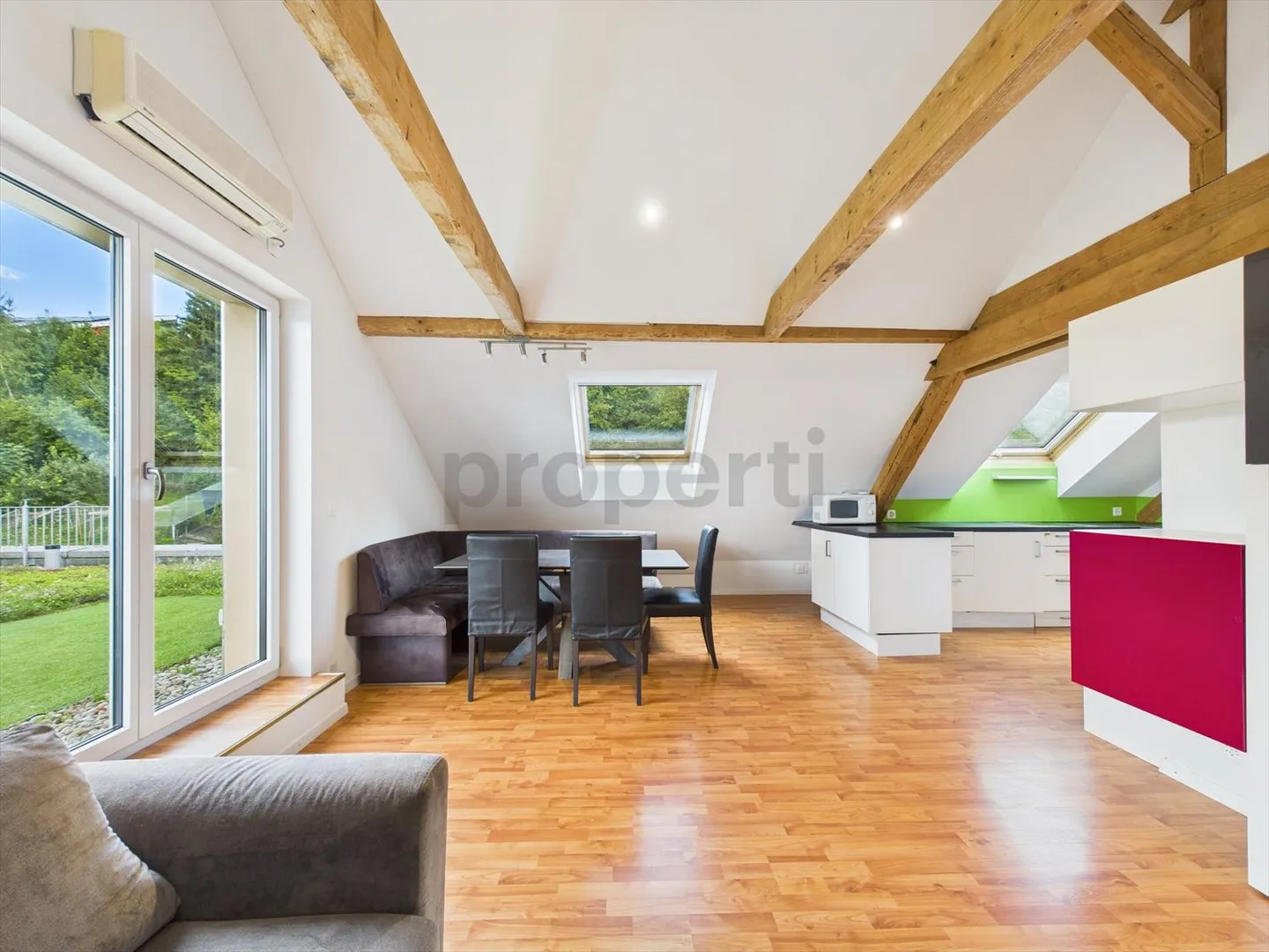 Charming penthouse with history and modern comfort in Müllheim, Canton TG - Photo 2 of 12