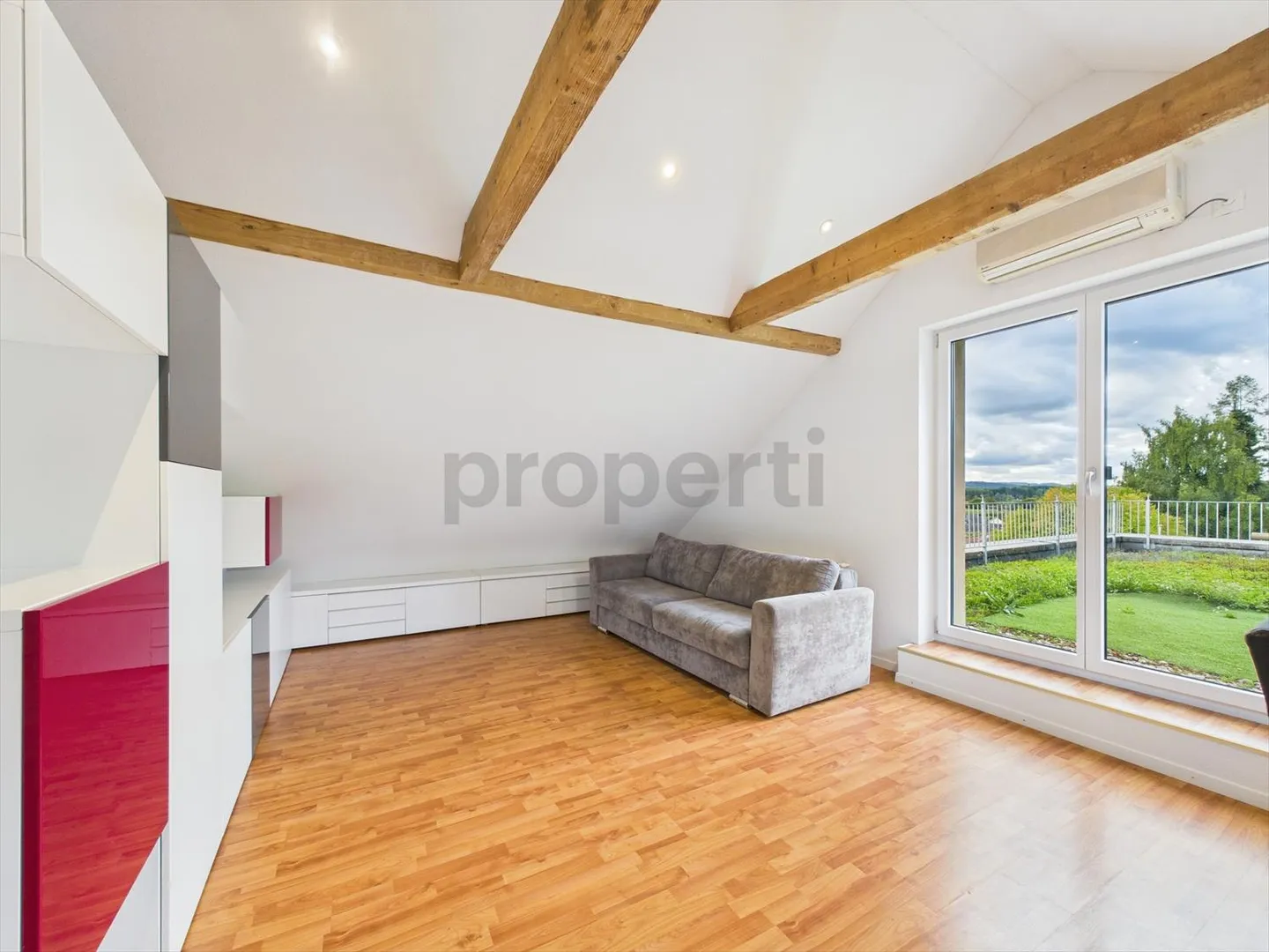 Charming penthouse with history and modern comfort in Müllheim, Canton TG - Photo 1 of 12