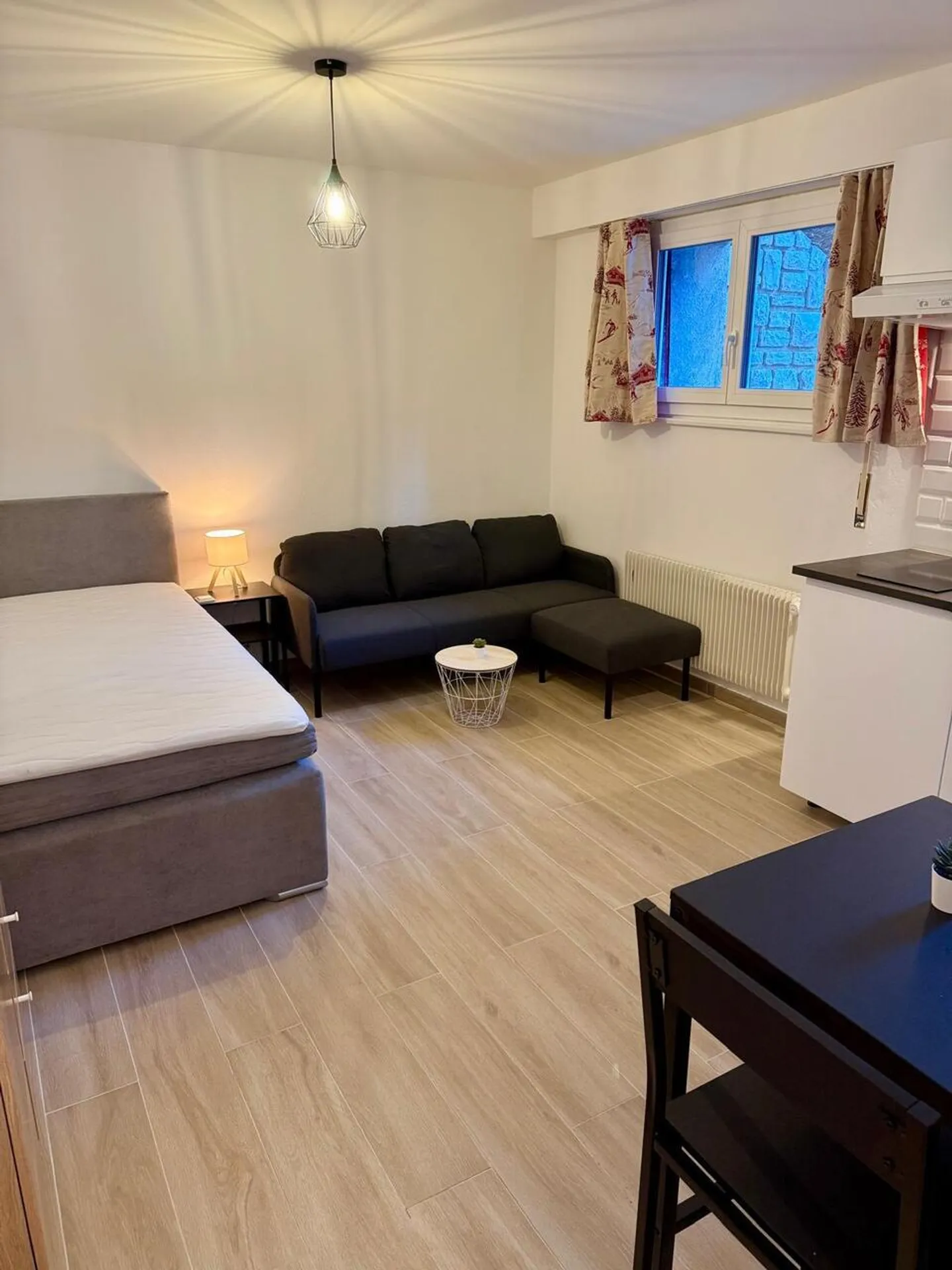 Charming small renovated studio - YEAR ROUND - Photo 4 of 6