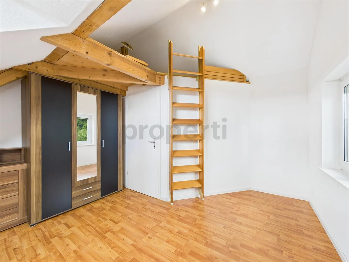 Charming penthouse with history and modern comfort in Müllheim, Canton TG - Photo 6 of 12