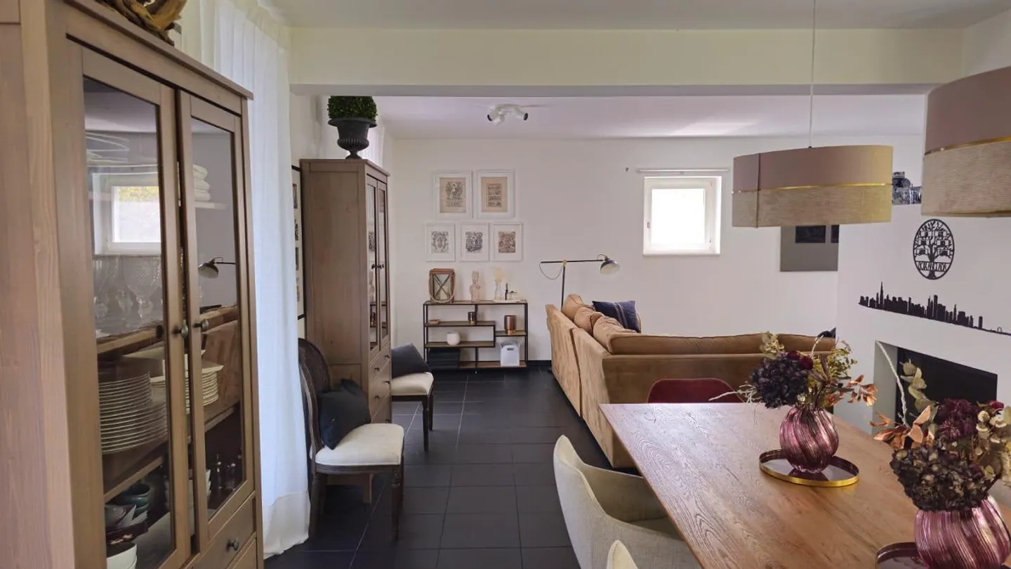 7-Zimmer-Einfamilienhaus mit grossem Garten in Reinach mieten - Foto 12 di 13