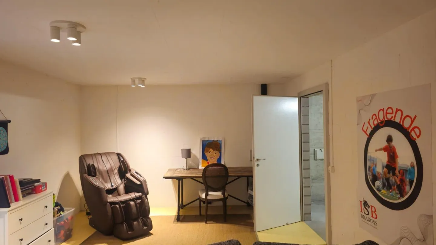 7-Zimmer-Einfamilienhaus mit grossem Garten in Reinach mieten - Foto 13 di 13