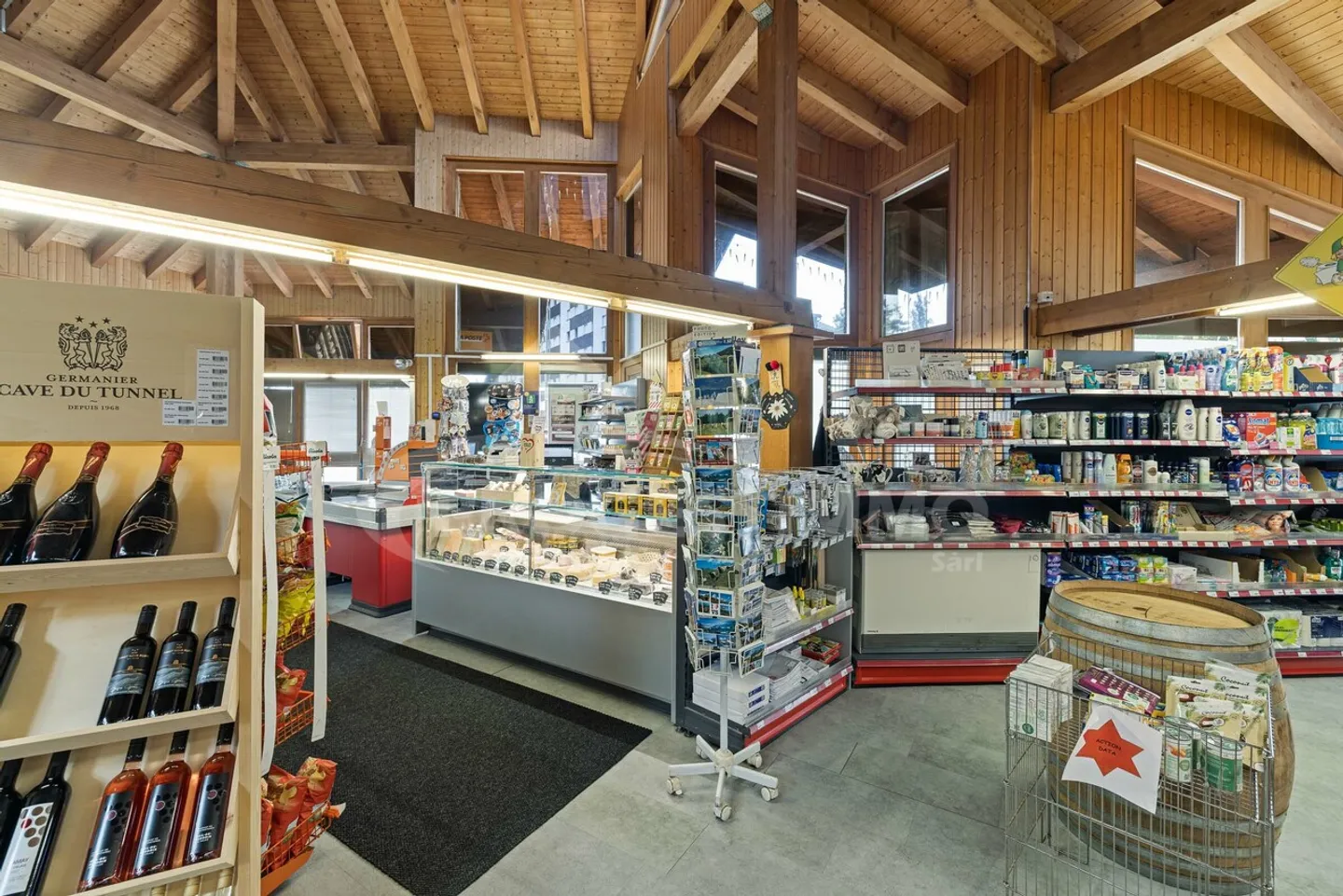 NEGOZIO DI GENERI ALIMENTARI NEL CENTRO DEL VILLAGGIO IN UNA STAZIONE PORTES-DU-SOLEIL - Foto 4 di 10